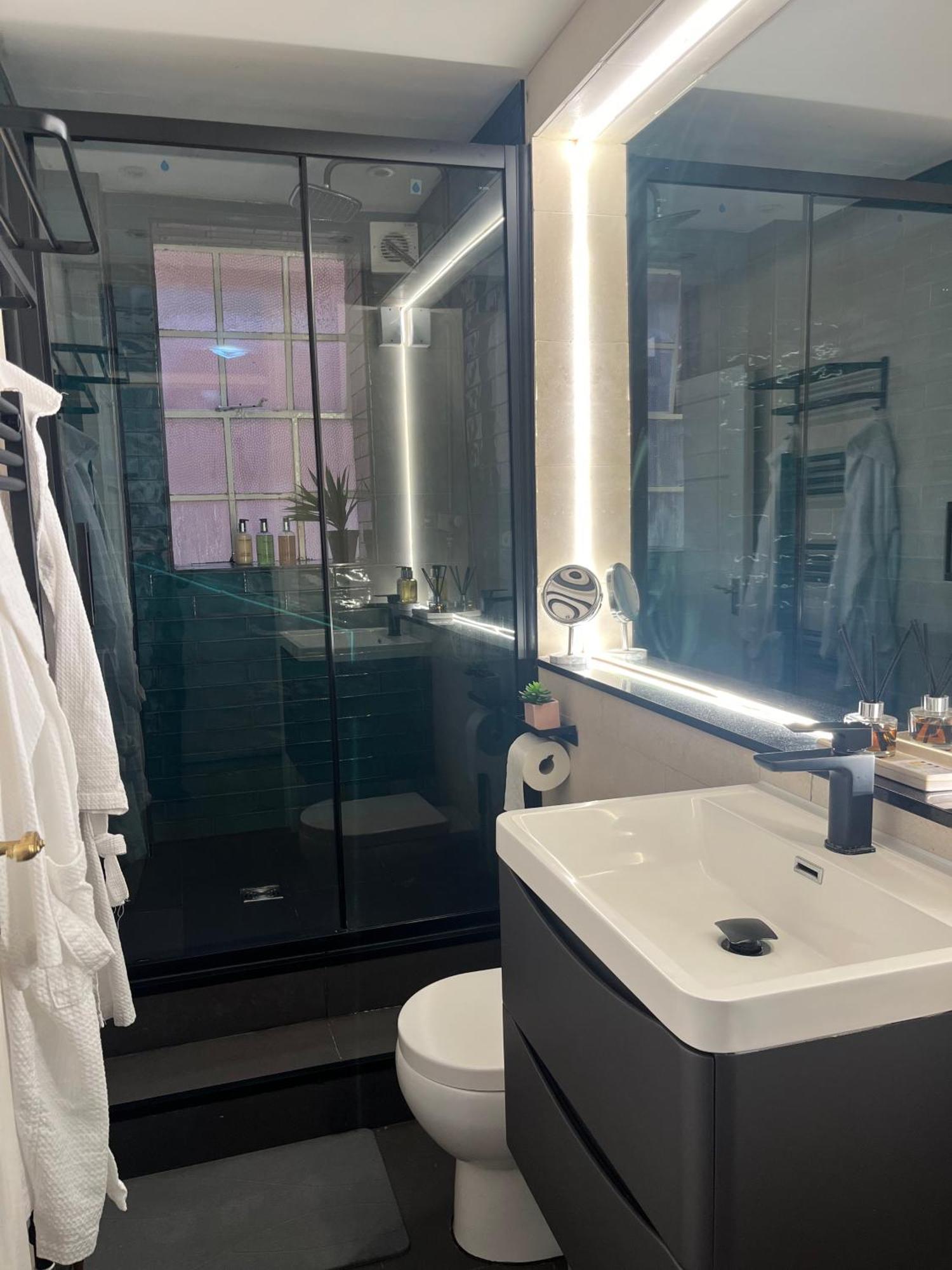 Modern Quiet 1 Bed Flat -Mayfair 런던 외부 사진